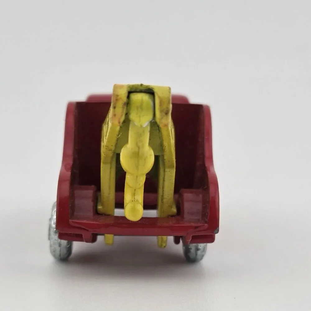 RARE!!! 1992 Die Cast Matchbox Wrecker Lifter Tow Truck